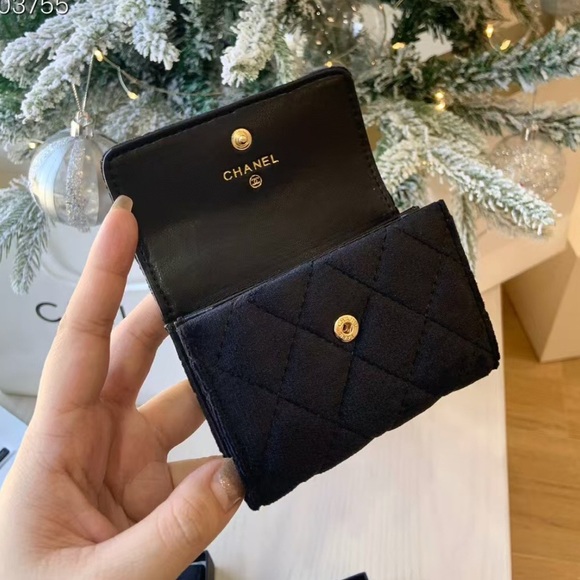 Chanel VIP Wallet - Picture 3 of 9